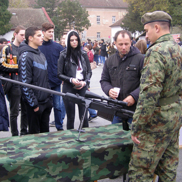 Dan zrenjaninskog garnizona Vojske Srbije - otvorene kapije kasarne za maturante
