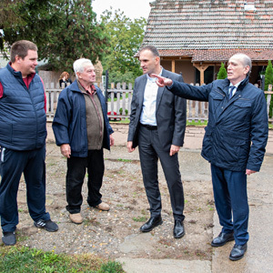 Ministar Krkobabić i gradonačelnik Salapura posetili mladog poljoprivrednika iz Perleza - do novog doma zahvaljujući Programu dodele bespovratnih sredstava za kupovinu seoske kuće
