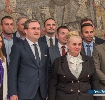 Ministar Selaković i gradonačelnik Salapura potpisali ugovor za razvoj usluga socijalne zaštite  -  Zrenjaninu dodeljeno 16, 7 miliona dinara